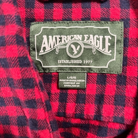 American Eagle Red and Black Plaid Flannel Shirt Men’s Size Large - Picture 2 of 3